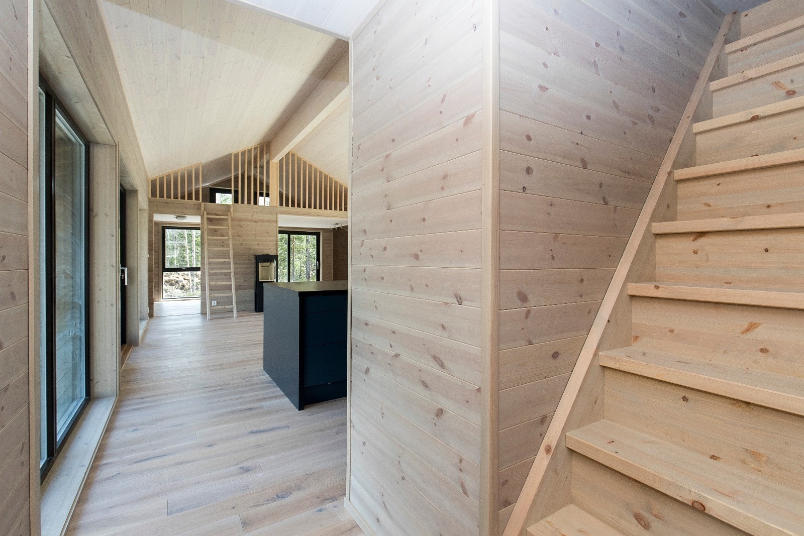 Trapp opp til hems på nordenden Galleribilde