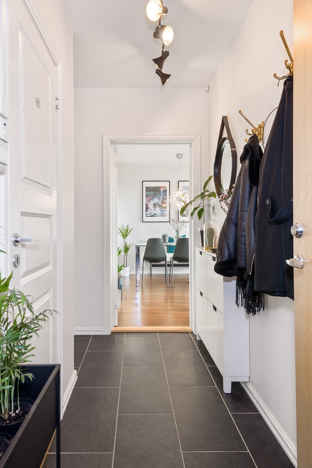 Leiligheten har en nydelig planløsning med store og luftige rom, samt en lys atmosfære. Galleribilde