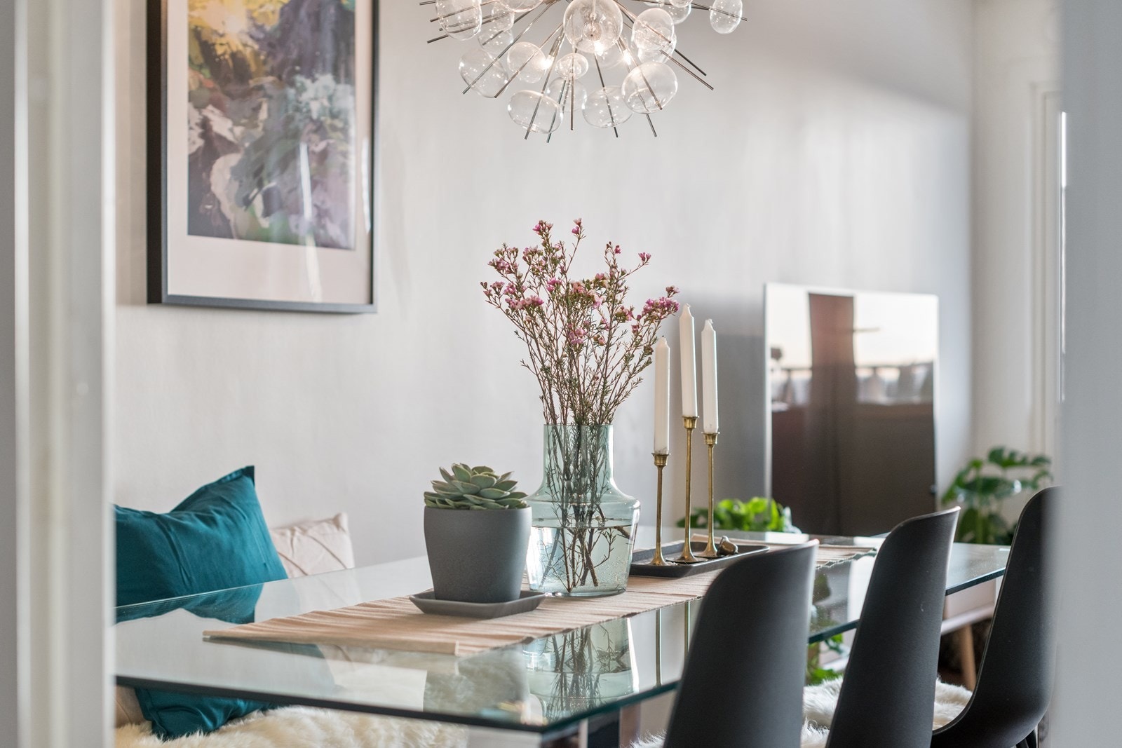 Stuen kan innredes i flere soner, uten å påvirke romfølelsen. Galleribilde