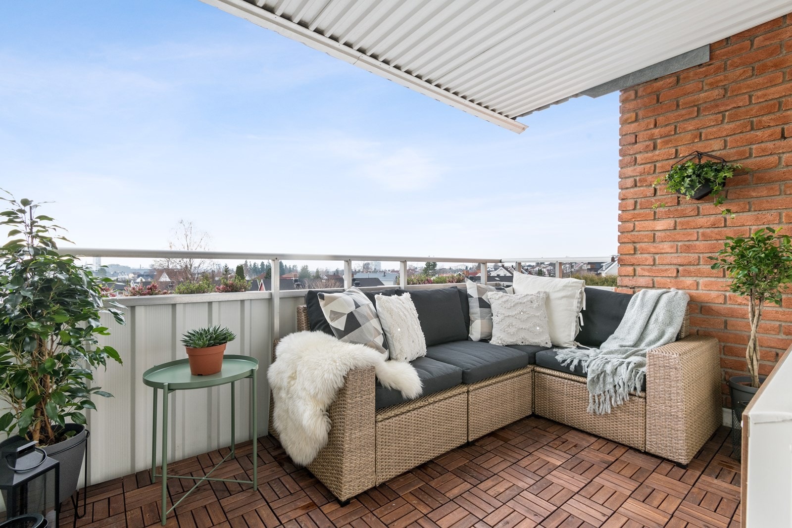 Balkongen er sydvestvendt og meget solrik. Galleribilde