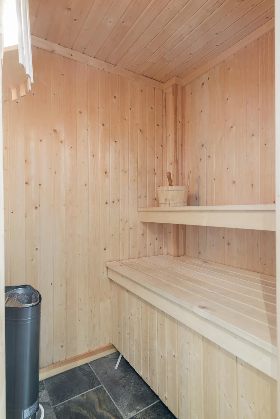 Fra badet er det adkomst til badstue - En luksuriøs fasilitet etter en lang dag i skiløypene! Galleribilde