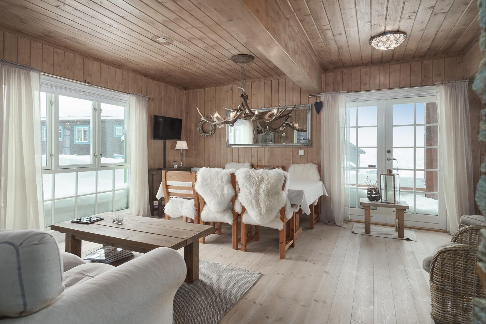 Leiligheten har en herlig blanding av moderne og rustikk standard, slik seg hør og bør på fjellet. Alle møbler og inventar medfølger! Galleribilde