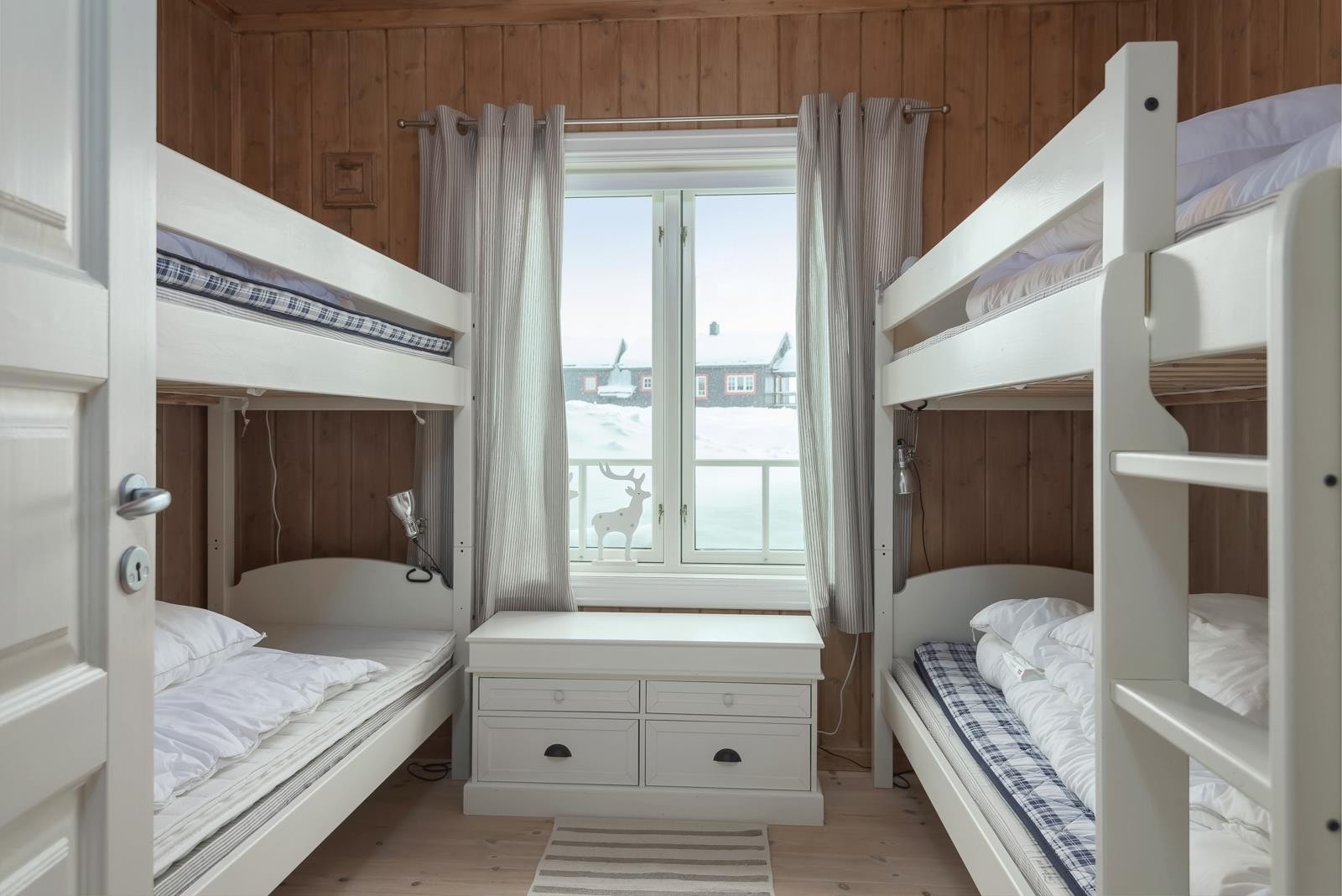 Soverom nr. 2 med to køyesenger/4 sengeplasser. Galleribilde