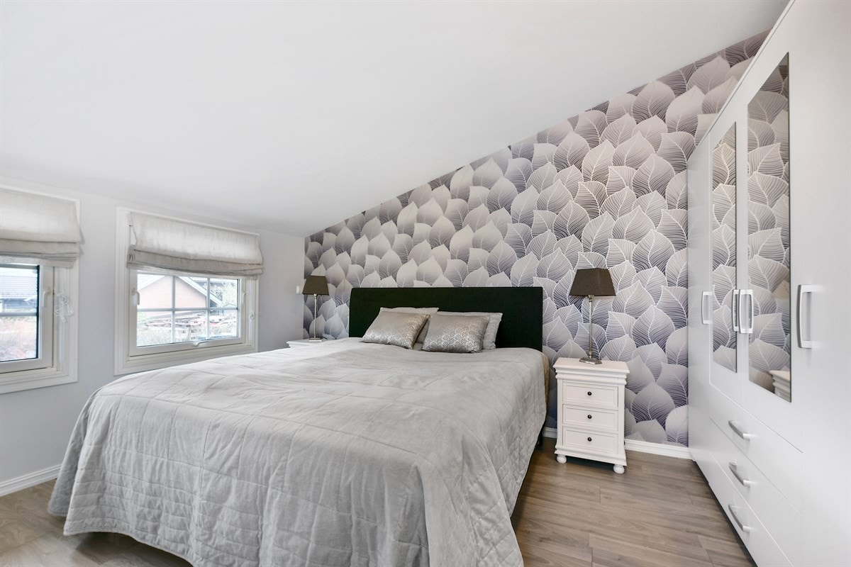 Soverom 3, rommet har intern adkomst til et romslig bad. Galleribilde