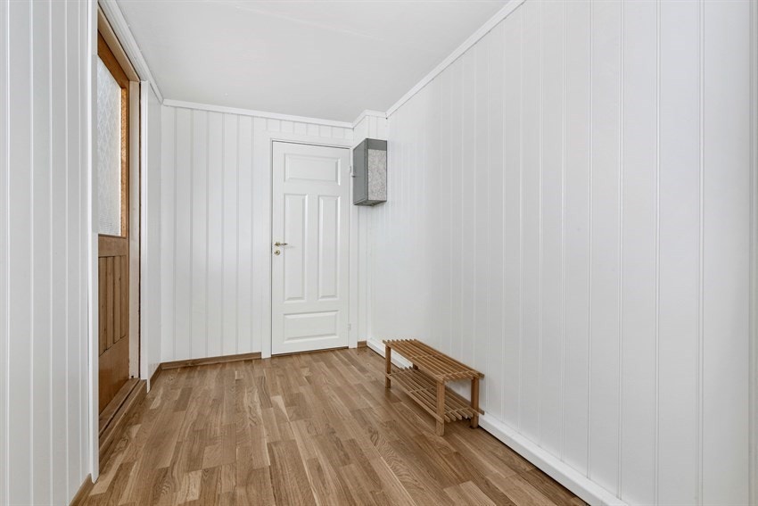 Hyggelig gang med god plass til garderobeløsning i utleiedelen. Galleribilde