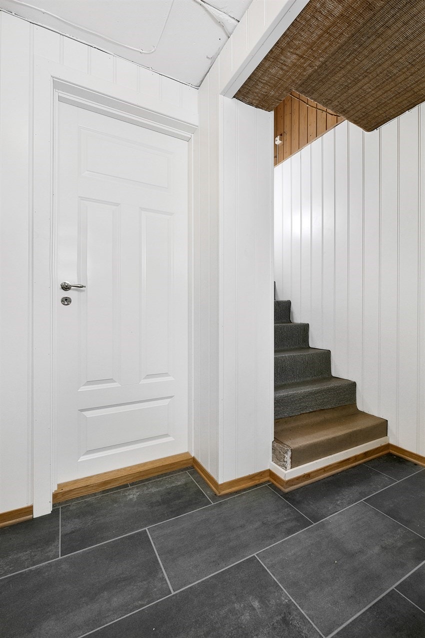 Trapp ned til utleiedelen. Galleribilde