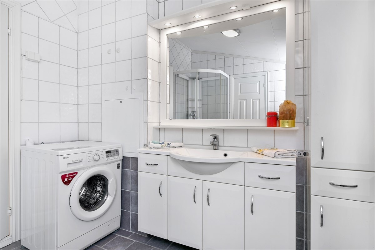 Badet har opplegg for vaskemaskin. Galleribilde