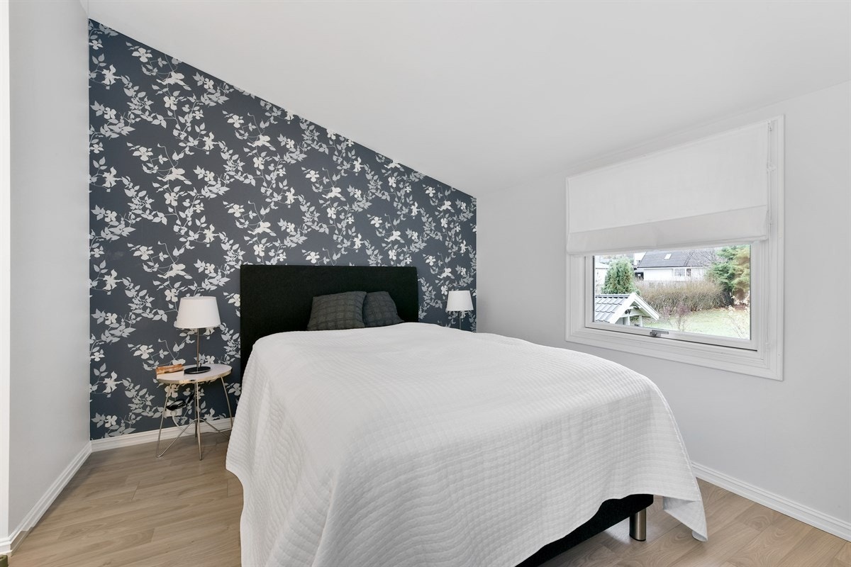 Soverom 1 er stort og romslig. Galleribilde