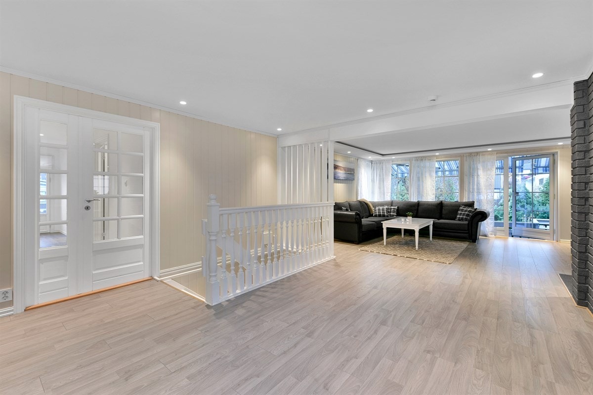 Fra stuen og inn til kjøkkenet. Galleribilde