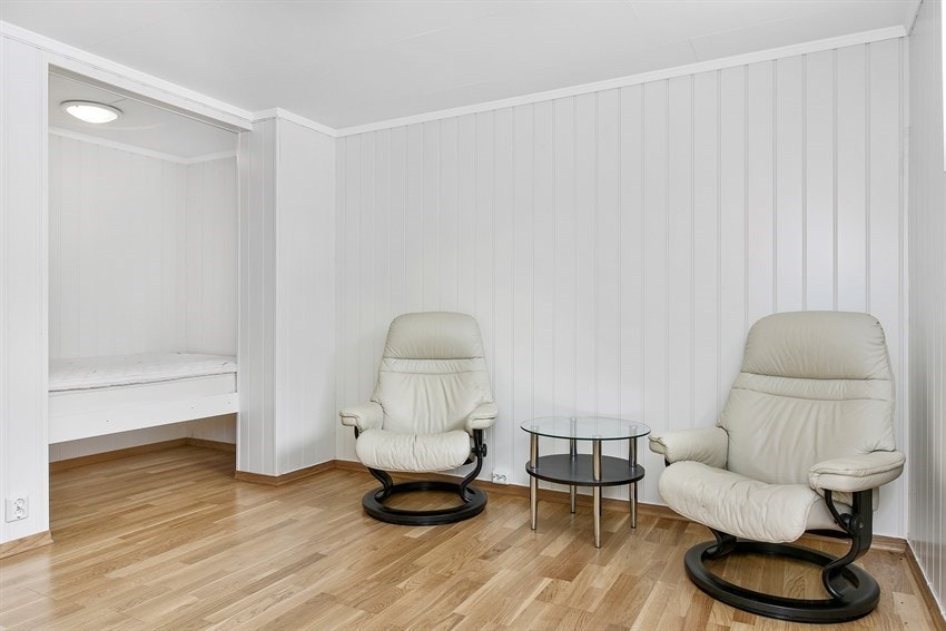 Rommet har også en smart alkove med plassbygd sengeløsning. Galleribilde