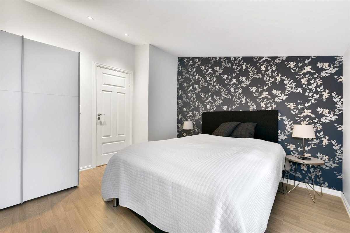 Soverom 1 har også plass til garderobeskap. Galleribilde