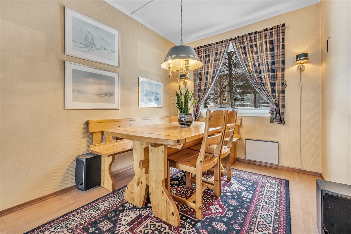 Plass til spisestue Galleribilde