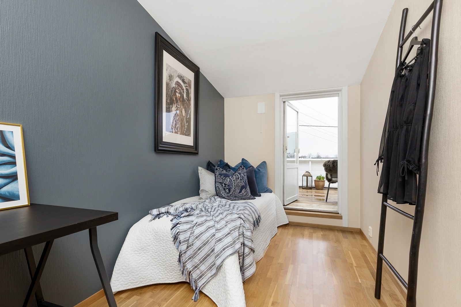 Soverom 2 har utgang til altan på ca 12 kvm Galleribilde