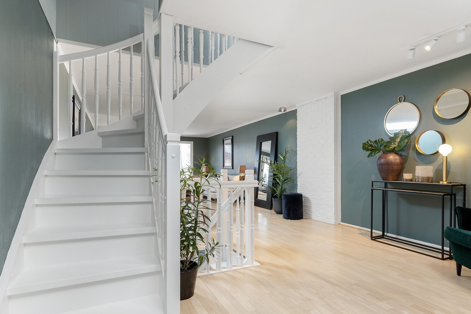 Trapp opp til 2. etasje Galleribilde