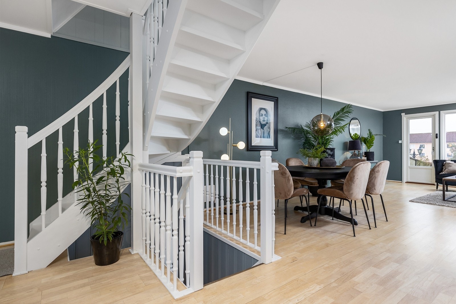 Stor og luftig stue Galleribilde