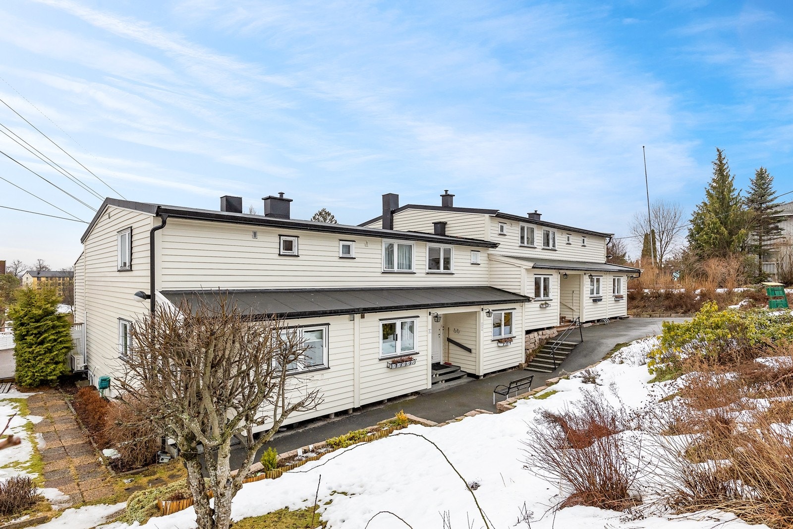 Rekkehuset har en svært fin beliggenhet mot grøntareal Galleribilde