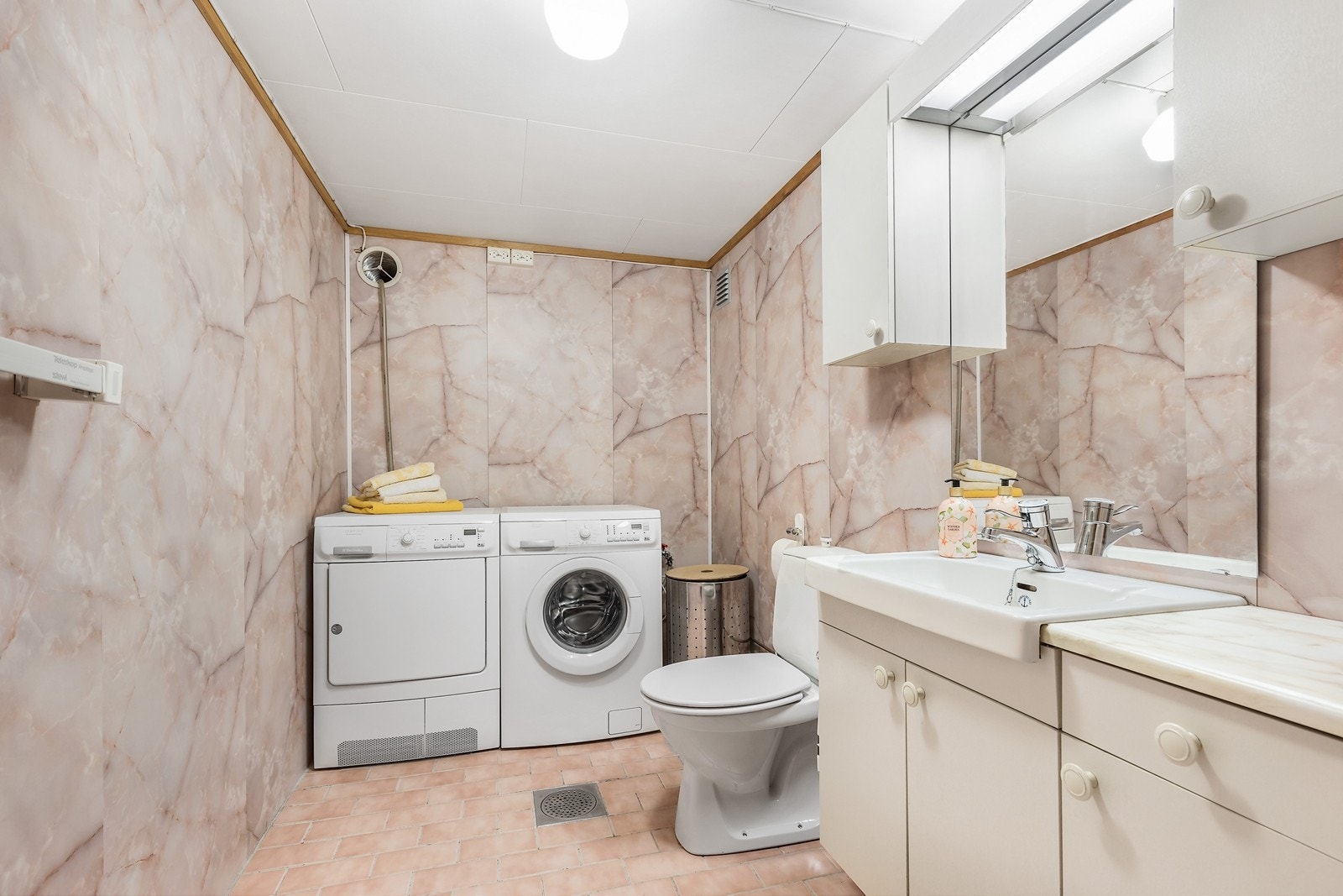 Vaskerom/wc i kjeller Galleribilde