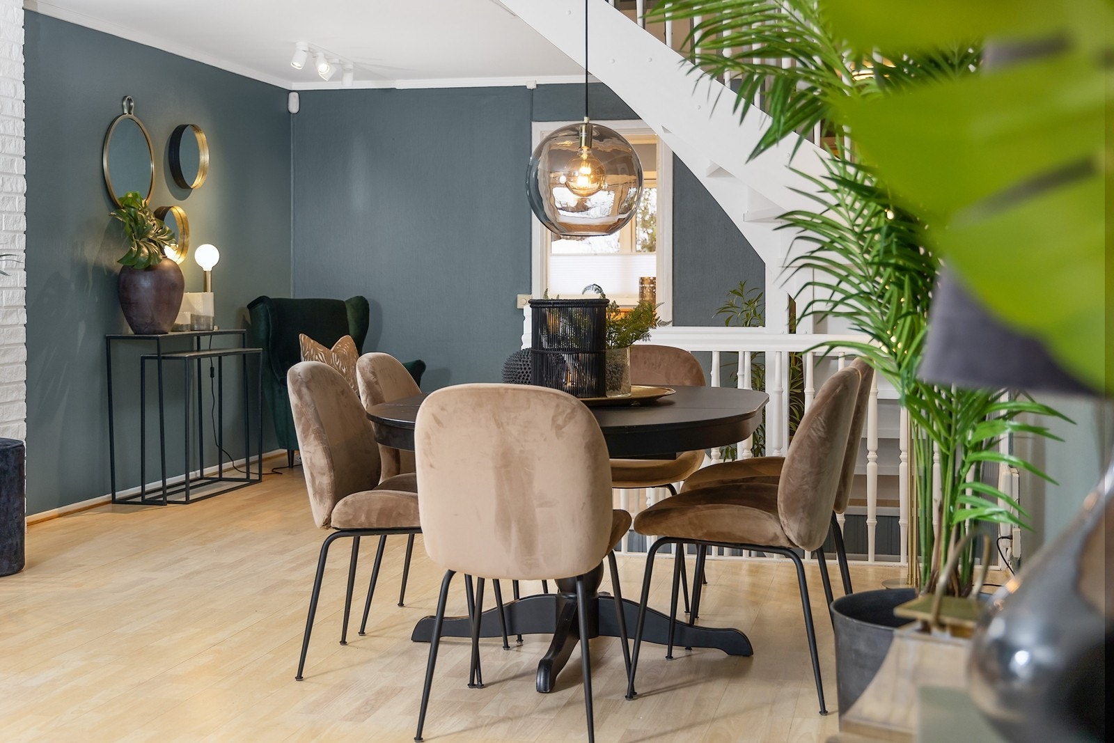 Alle overflater ble i februar 2019 malt i tidsriktige, delikate farger Galleribilde