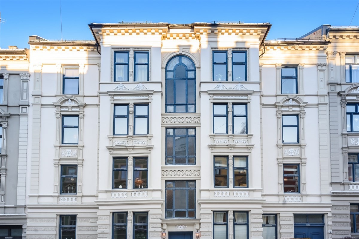 Leiligheten ligger i byggets 3.etasje på venstre side. Galleribilde