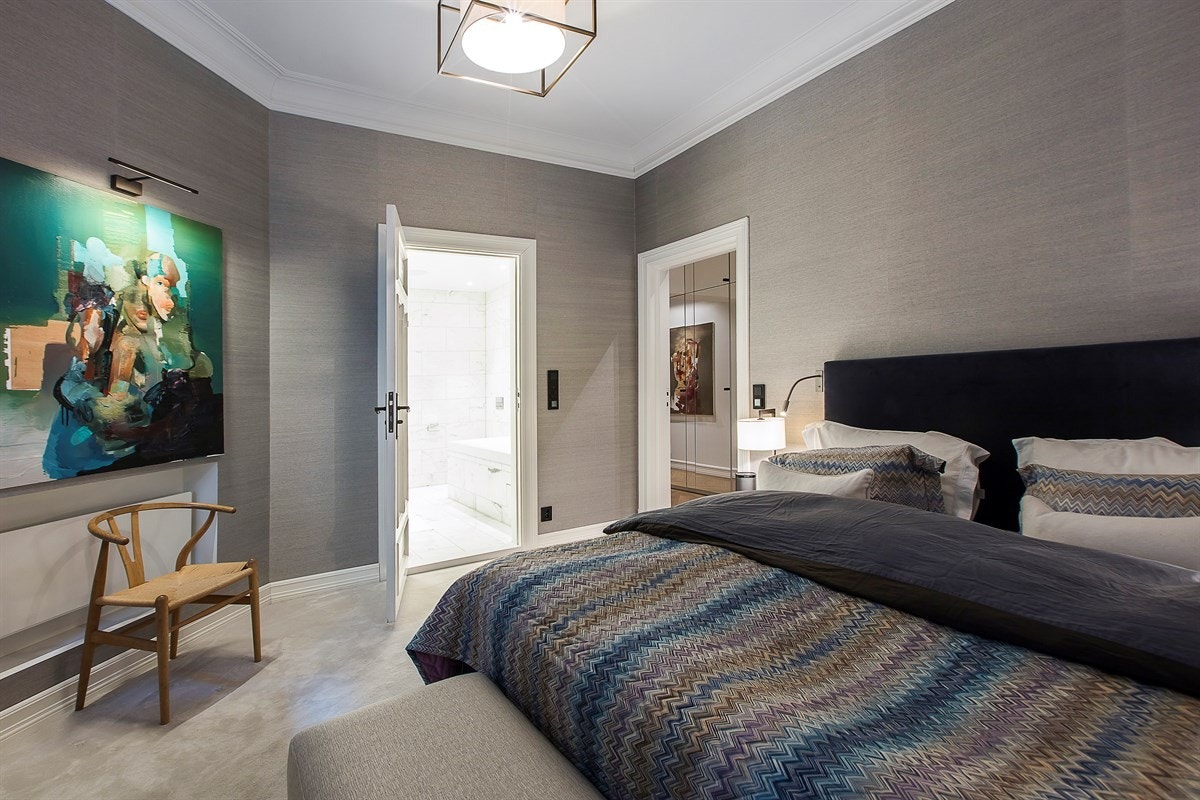 Hovedsoverom har suiteløsning med adkomst til eget velværebad. Galleribilde