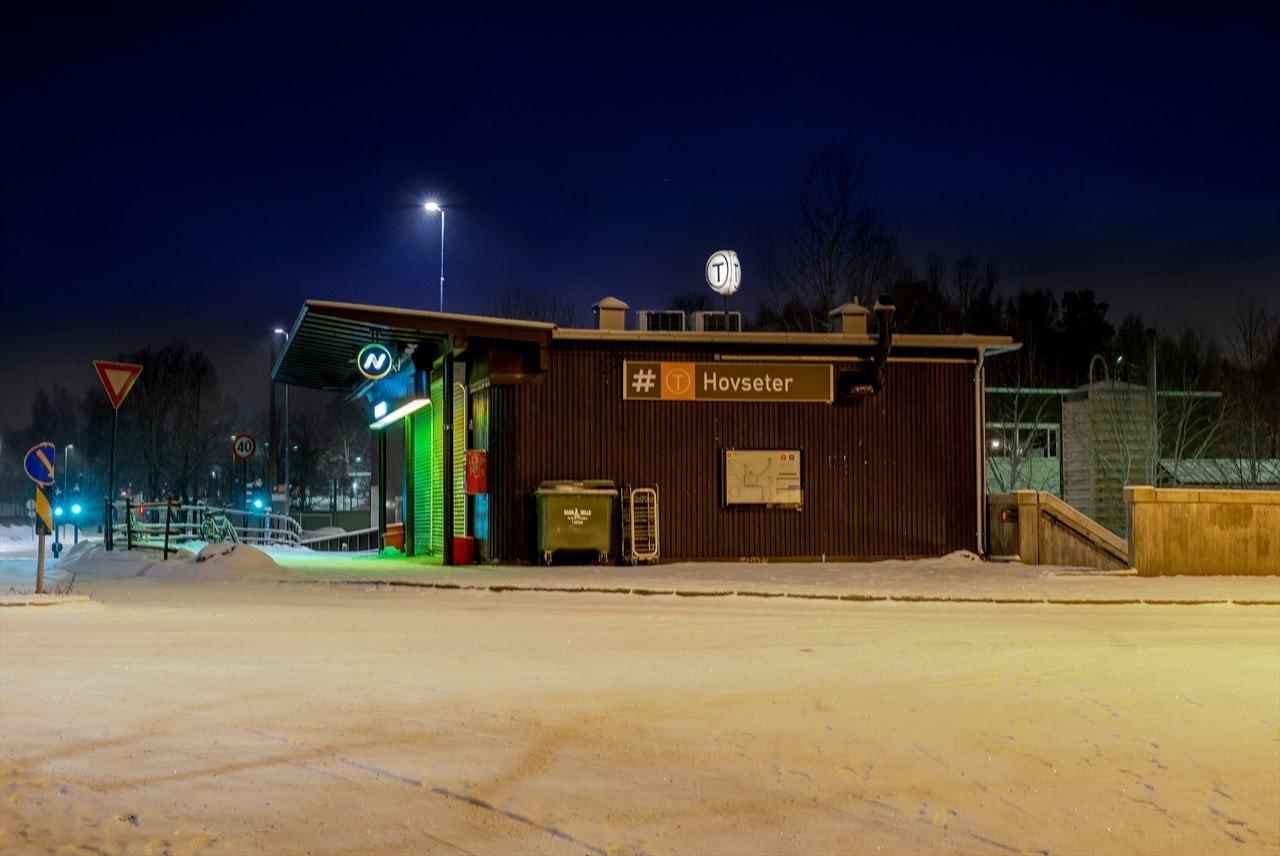 Det er ca. 600m til T-banen som tar deg raskt inn til sentrum på ca. 14 min. Galleribilde
