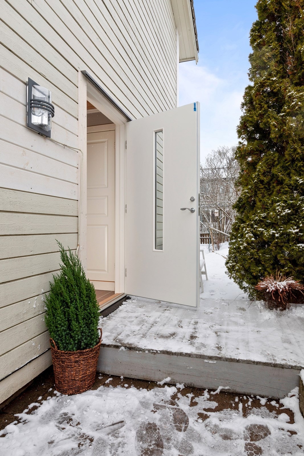 Ny inngangsdør ble montert nå i 2019 Galleribilde