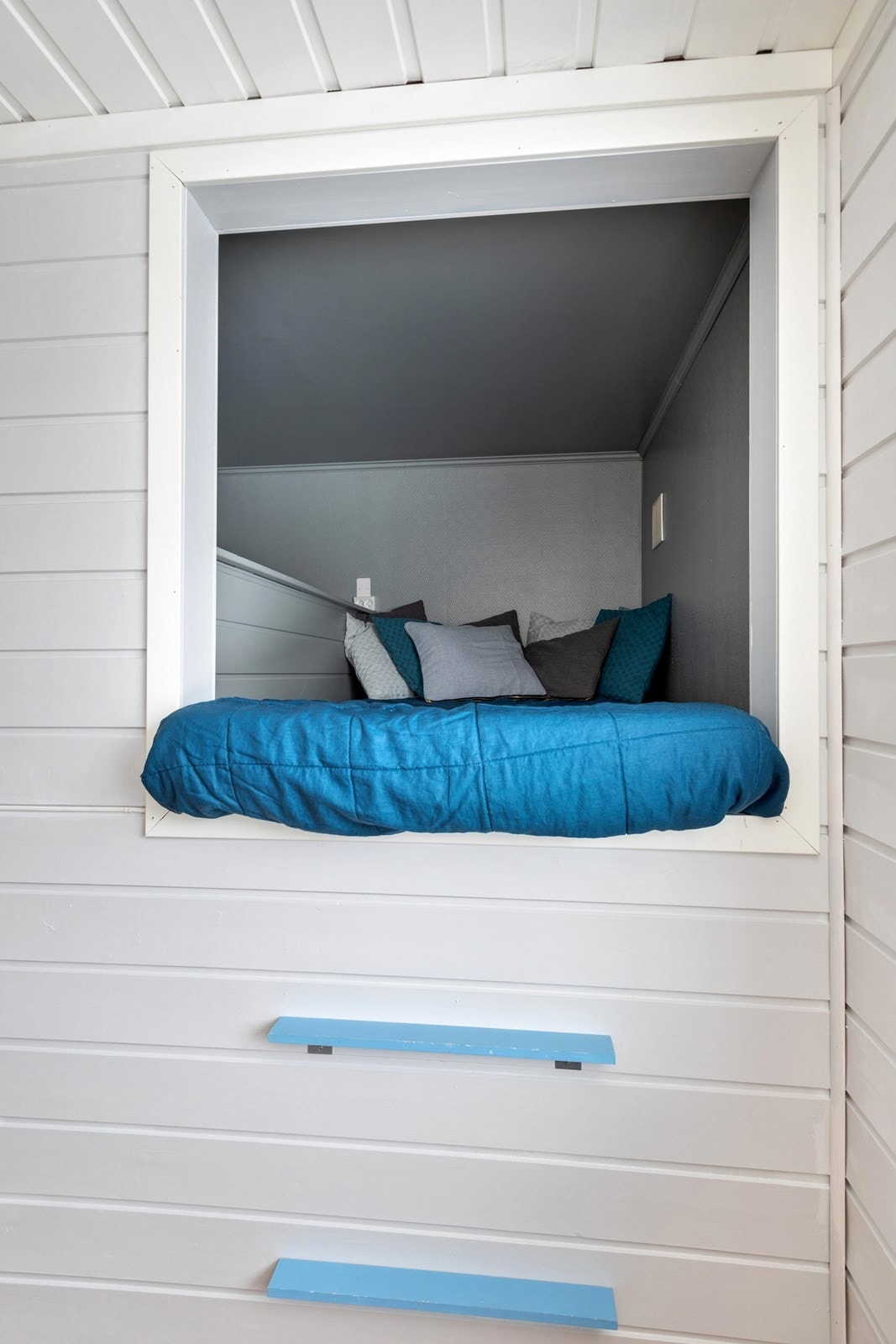 Plassbygget sovealkove med mange bruksmuligheter for de minste Galleribilde