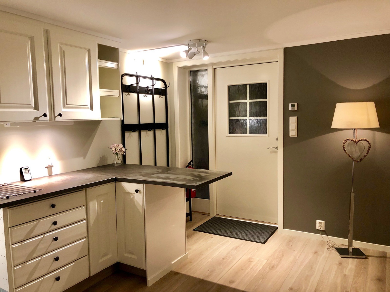 Inngang/kjøkken del Galleribilde