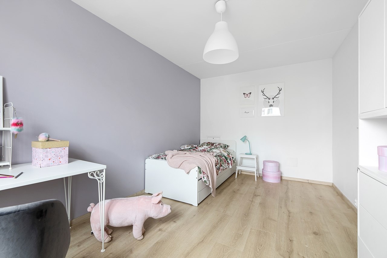 Har du ikke behov for 3 soverom kan jo dette rommet brukes til spisestue eller tv-stue? Galleribilde