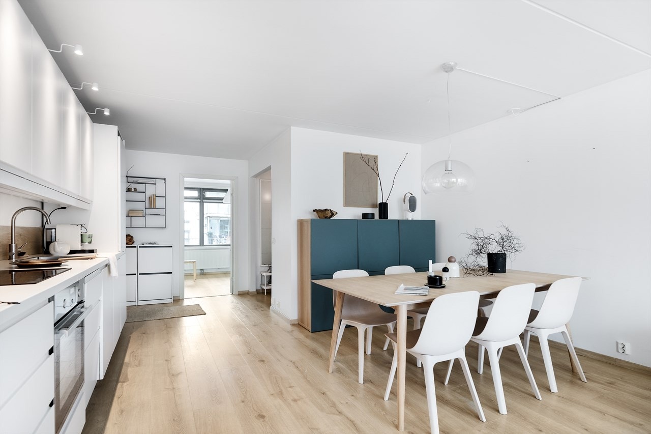 Ved kjøkkenet er det naturlig plass til spisebord. Galleribilde