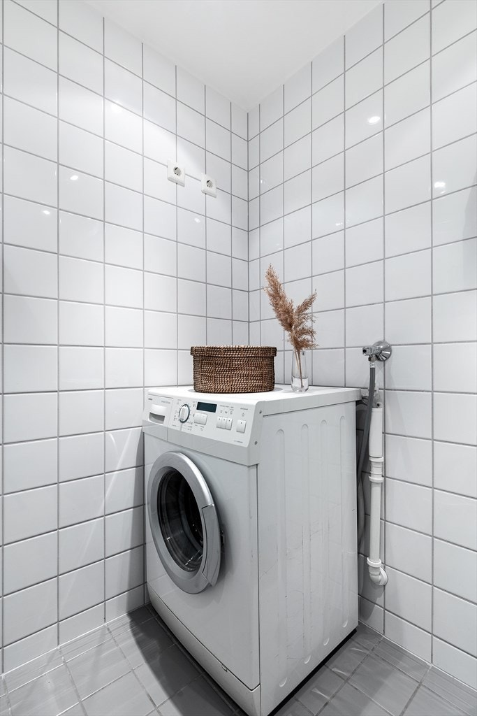 Opplegg til vaskemaskin og plass til tørketrommel. Galleribilde