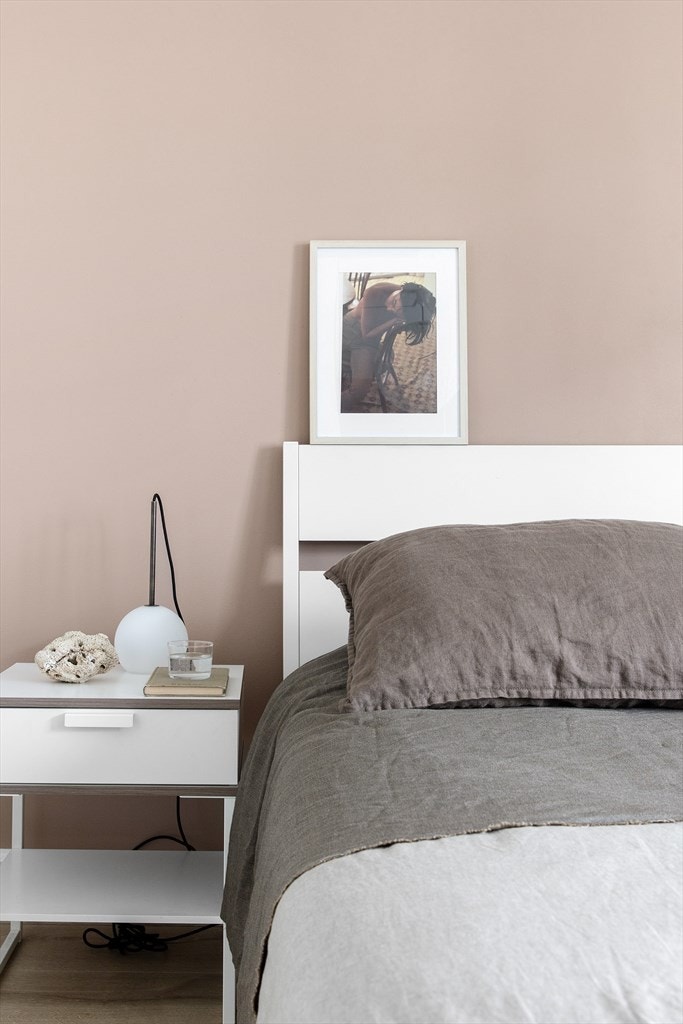 Flere rom er malt i lune og moderne farger. Galleribilde