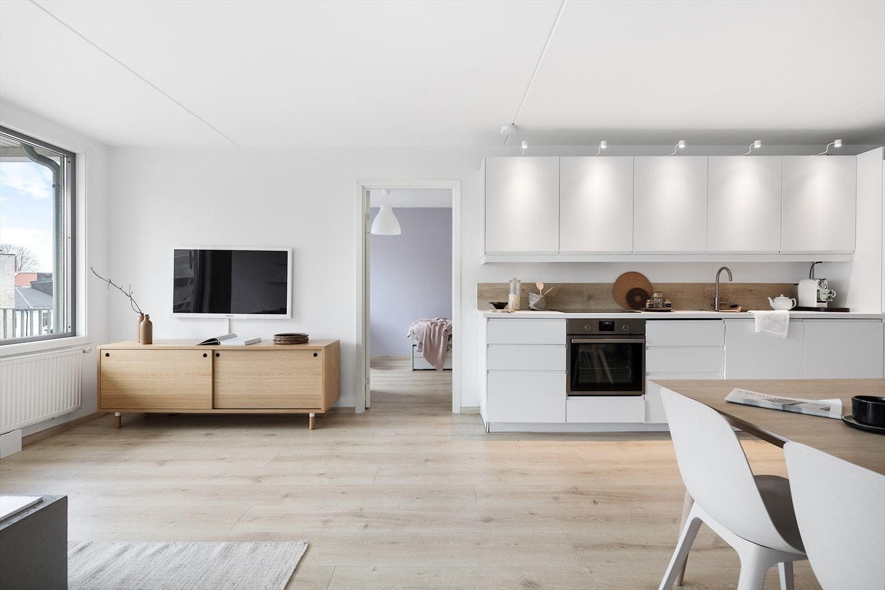 Varmtvann og oppvarming gjennom radiatorer er inkludert i felleskostnadene! Galleribilde