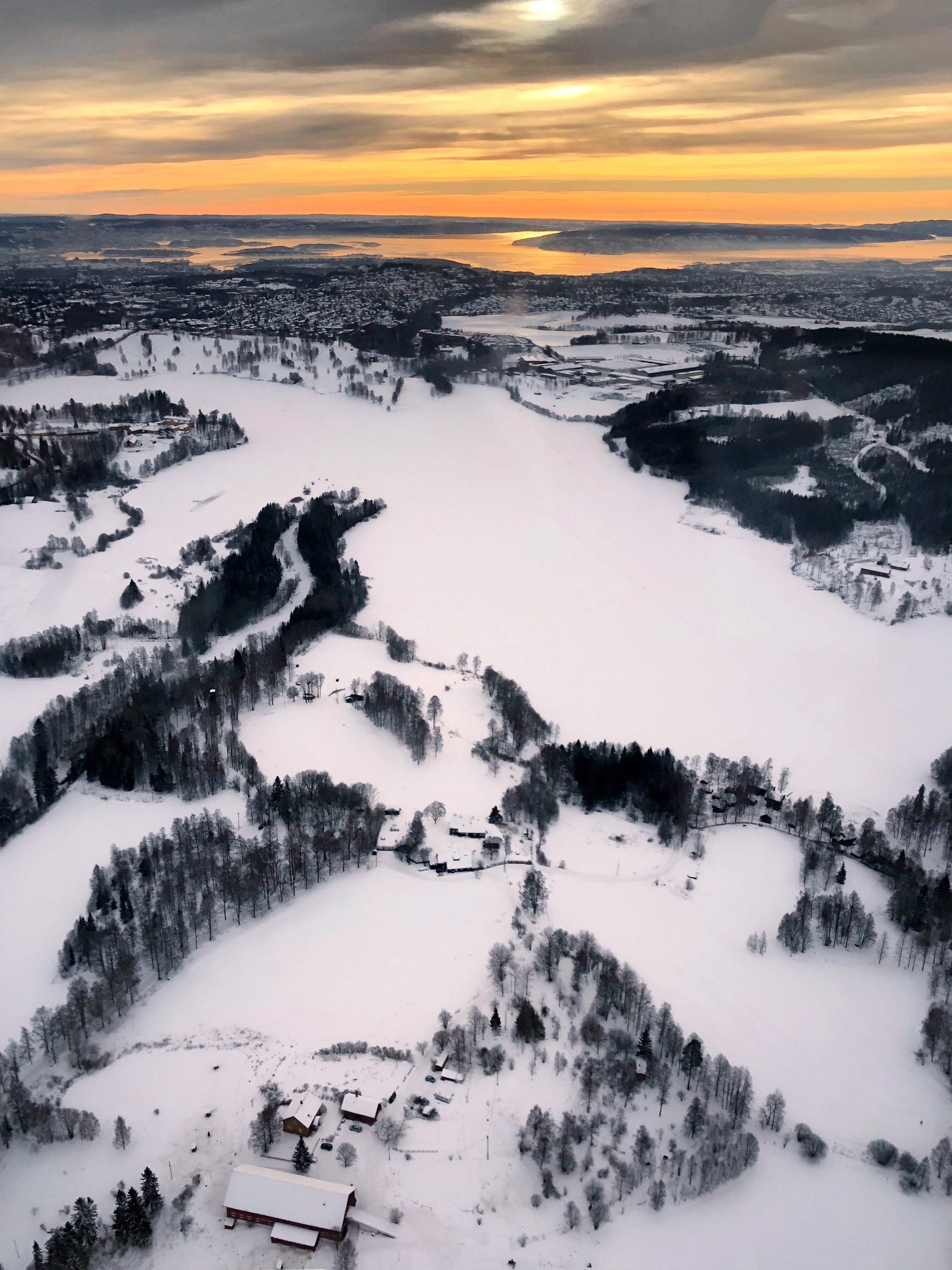 Eiendommen sett fra luften mot Bogstadvannet: Galleribilde