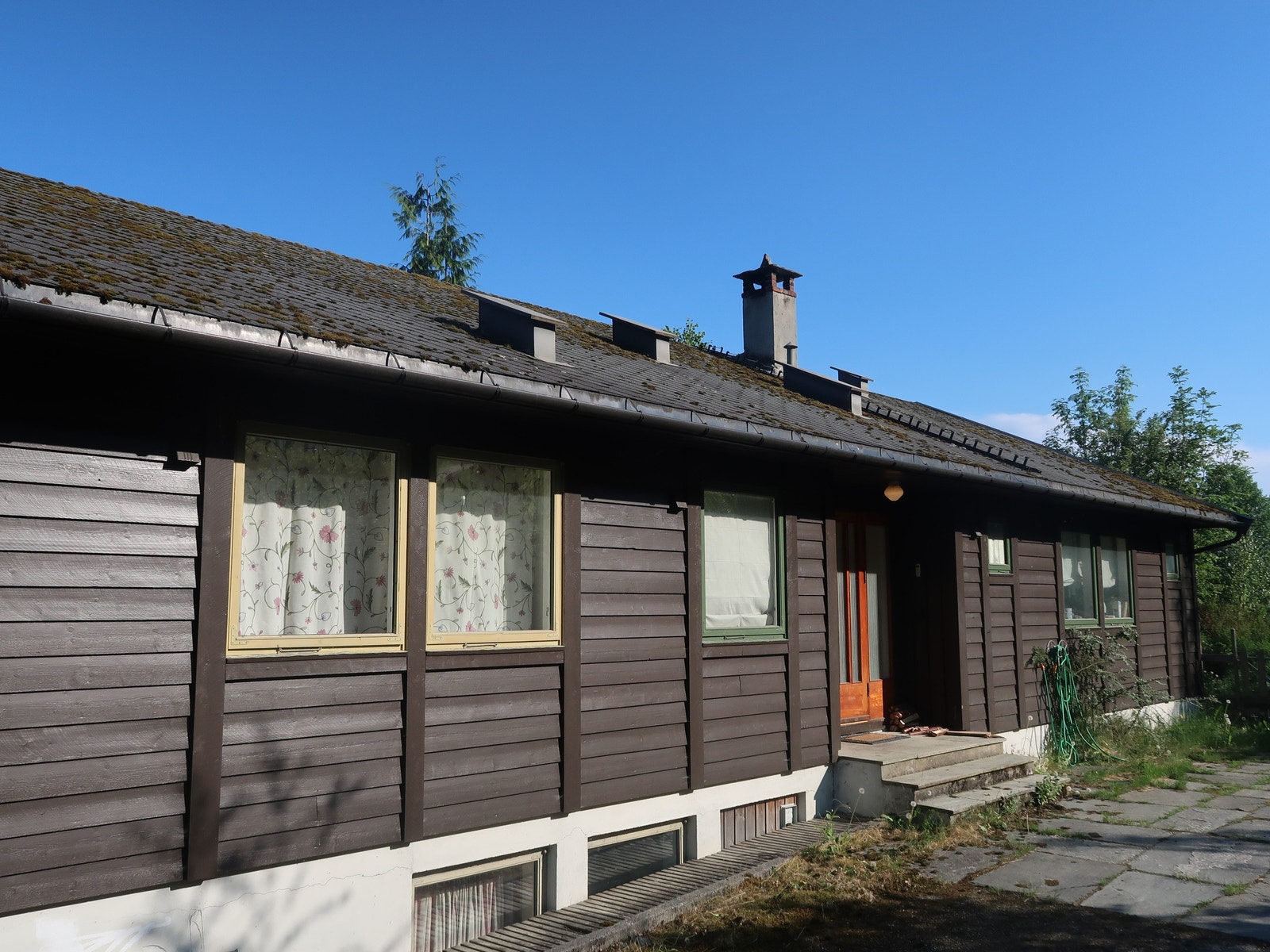 Fasade mot tun Galleribilde