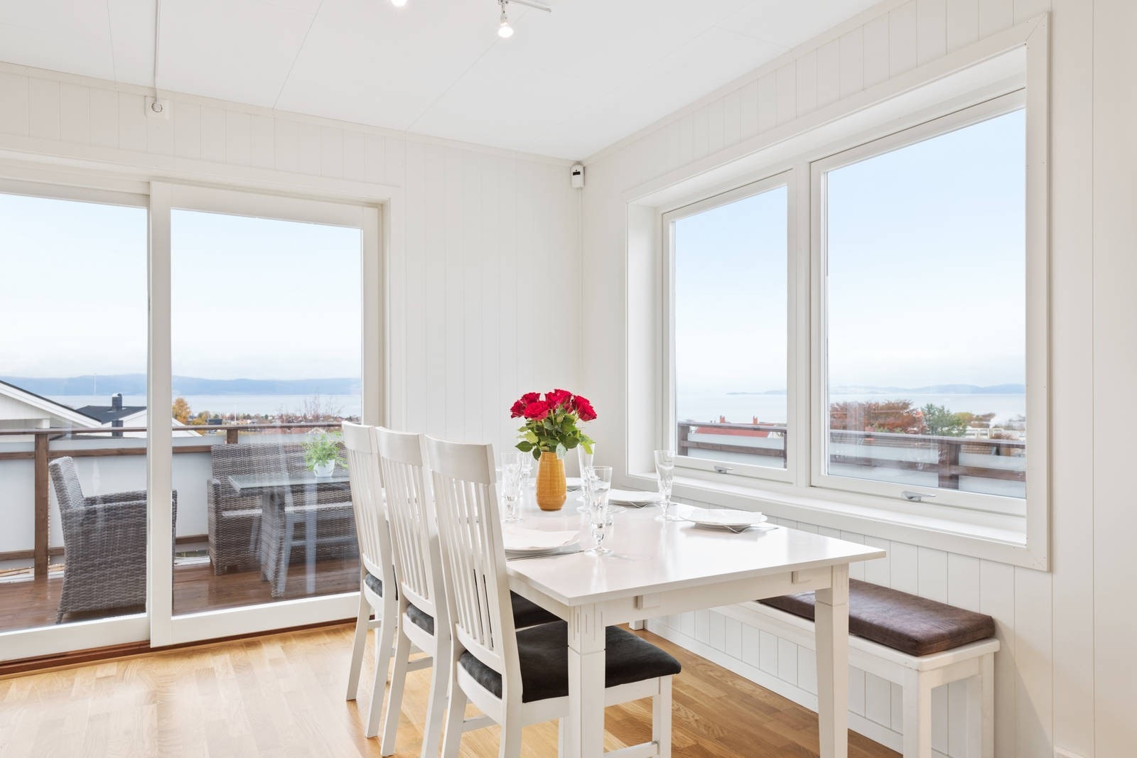 Utsikt ut mot Trondheimsfjorden. Galleribilde