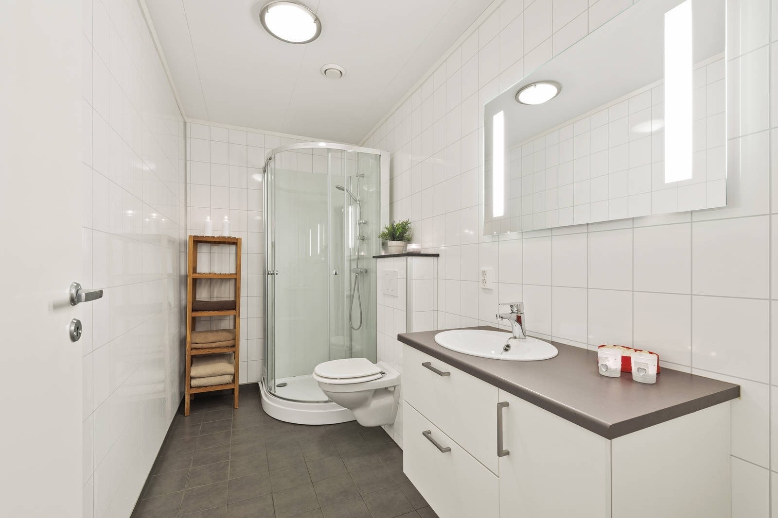 Helfliset bad i moderne utførelse. Galleribilde