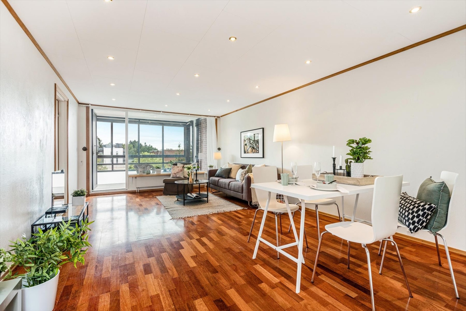 Tewodros K. Welde v/Eiendomsmegler 1 Groruddalen har gleden av å presentere Lutvannsveien 44 Galleribilde