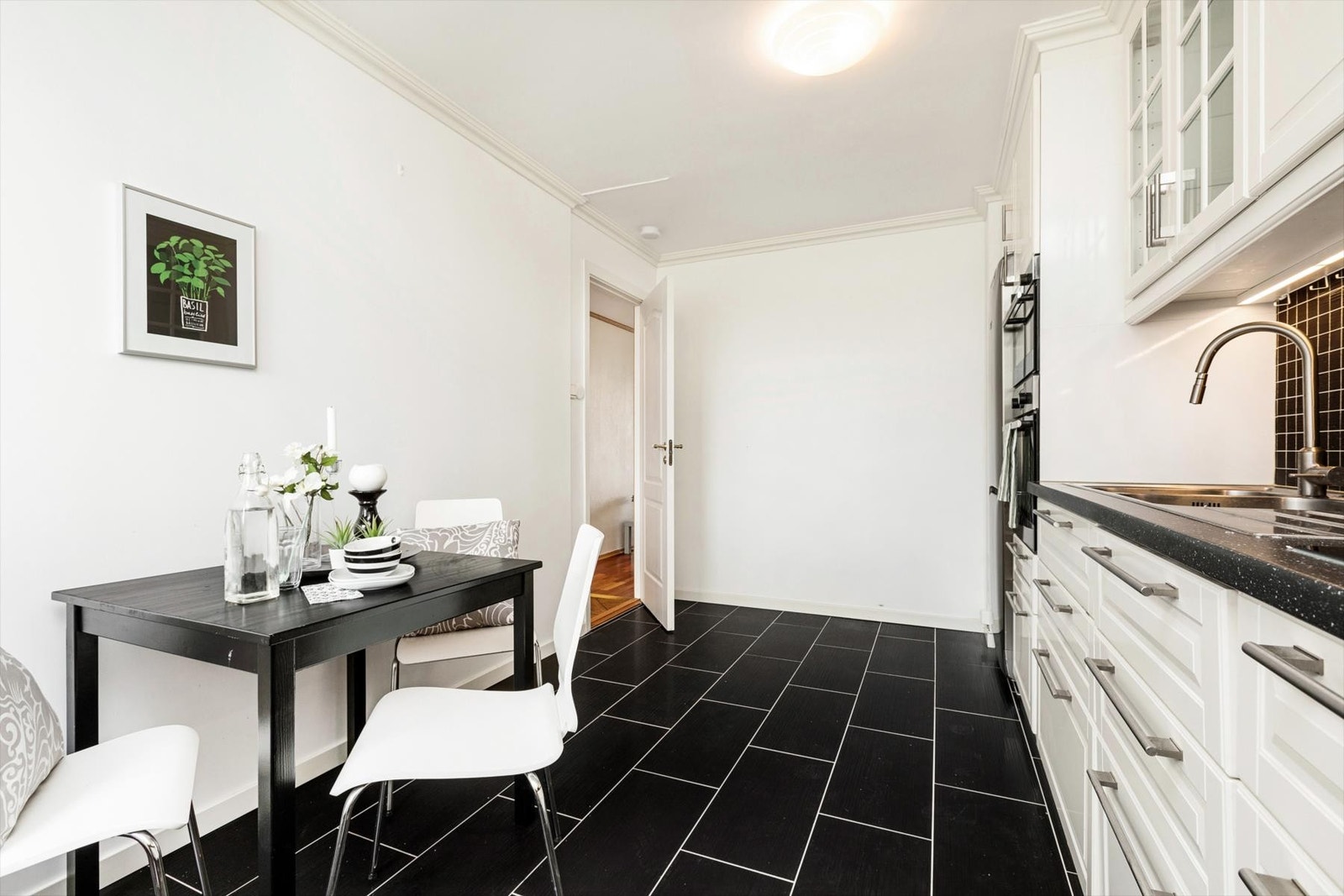 Det er også plass til spisebord på kjøkkenet om man ønsker det. Galleribilde