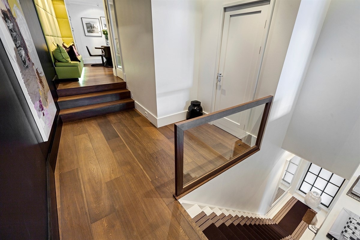 Trapperom/gang Galleribilde