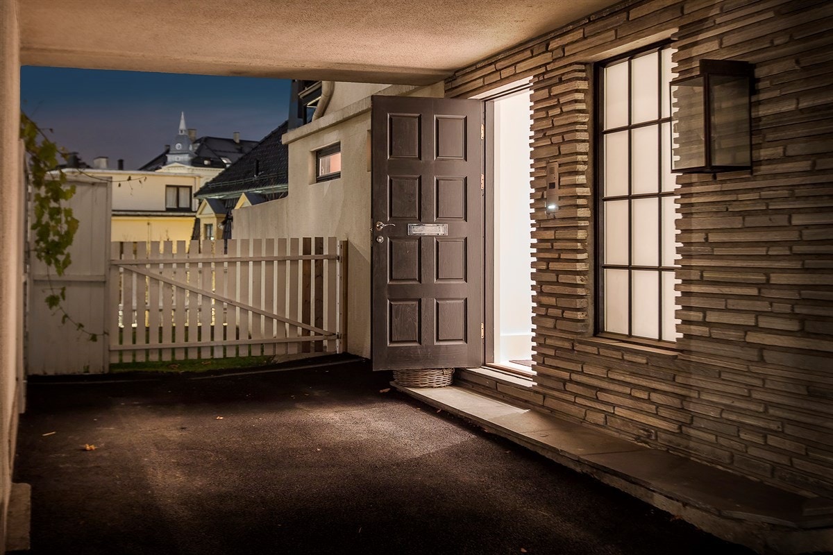 Entré 1. etasje. Inngang til seksjons nr 5 Galleribilde