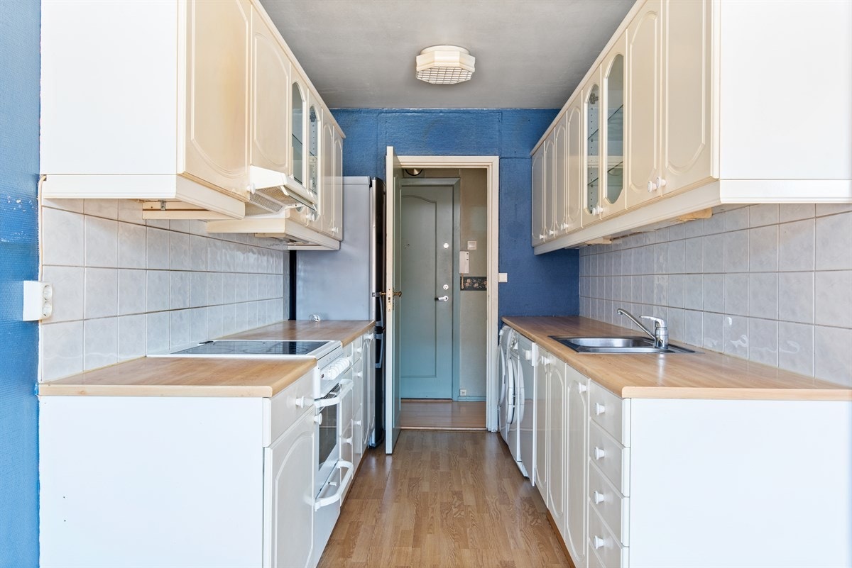 Kjøkkenet har også direkte adkomst til gangen. Galleribilde