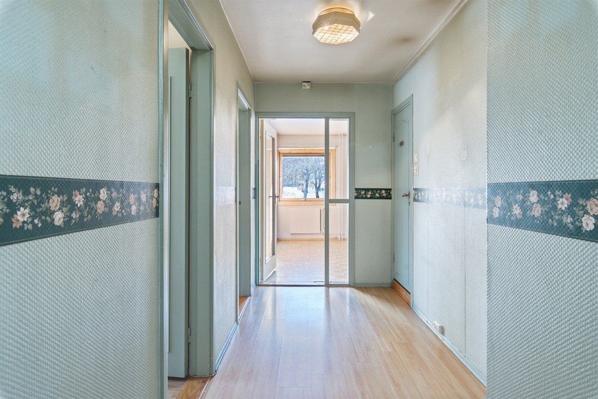 Entré med god plass til oppbevaring av sko og ytterklær. Galleribilde