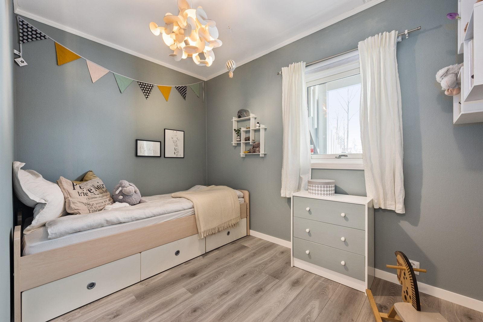 Soverom 2. med nytt gulv. Galleribilde