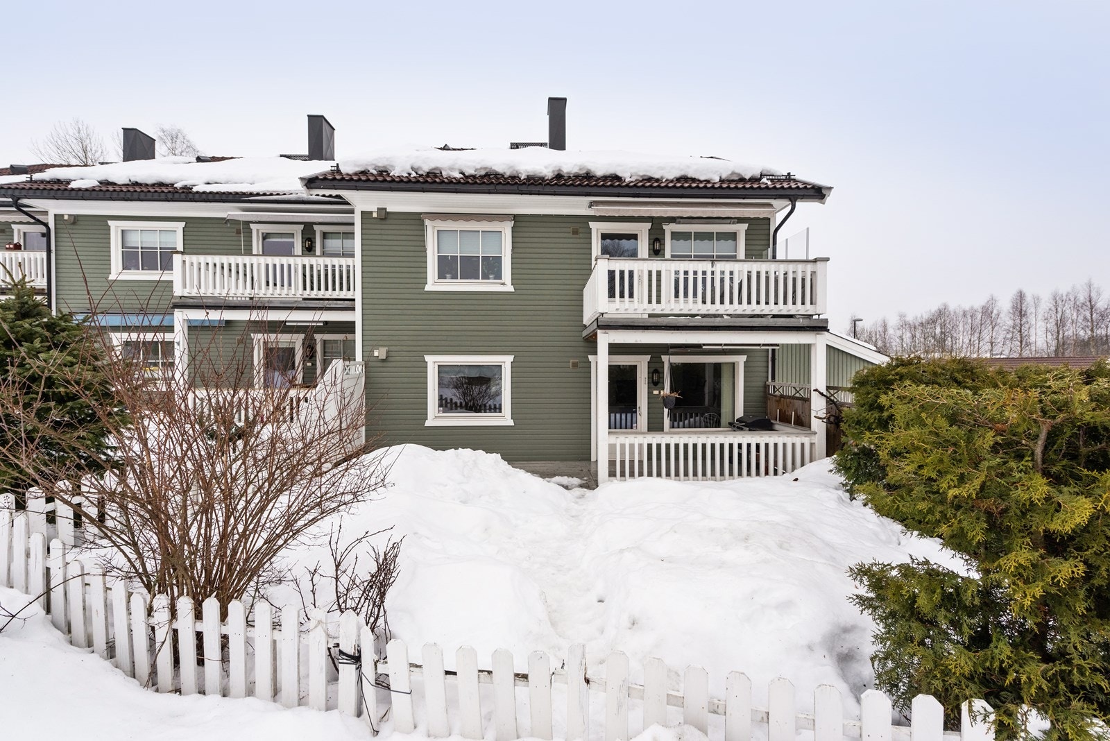 Endeleilighet i første etasje med stor terrasse og hage. Galleribilde