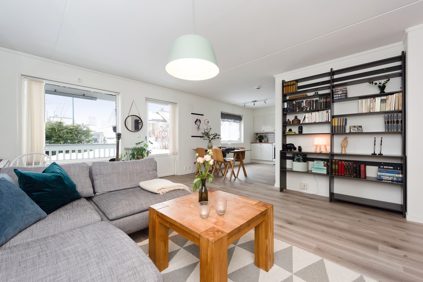 Stuen har pipeløp slik at man kan sette inn peis om ønskelig. Galleribilde