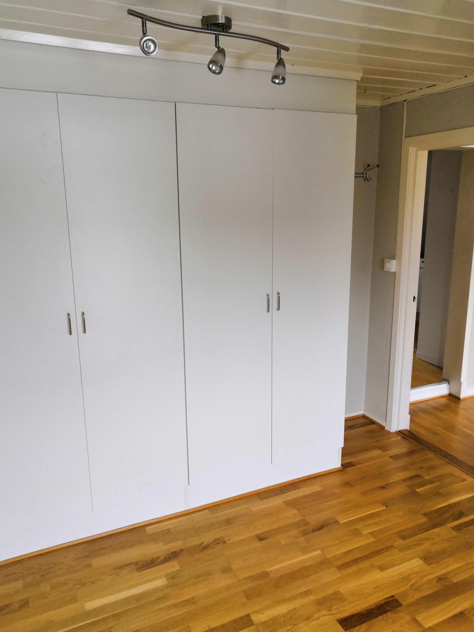 Skapplass på soverom Galleribilde