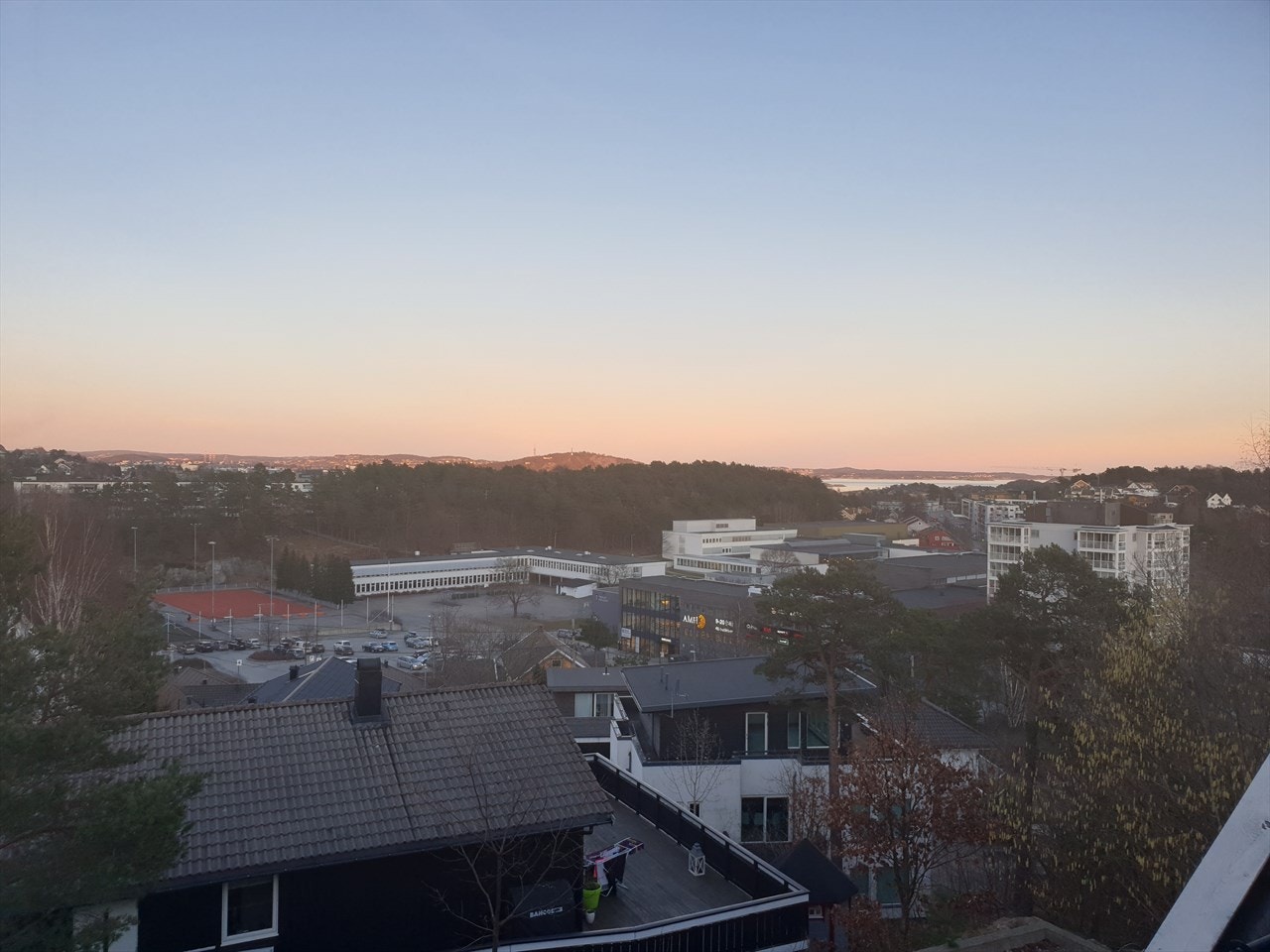 Utsikt fra loftsetasje. Her ser man helt til Odderøya. Selgers eget bilde Galleribilde