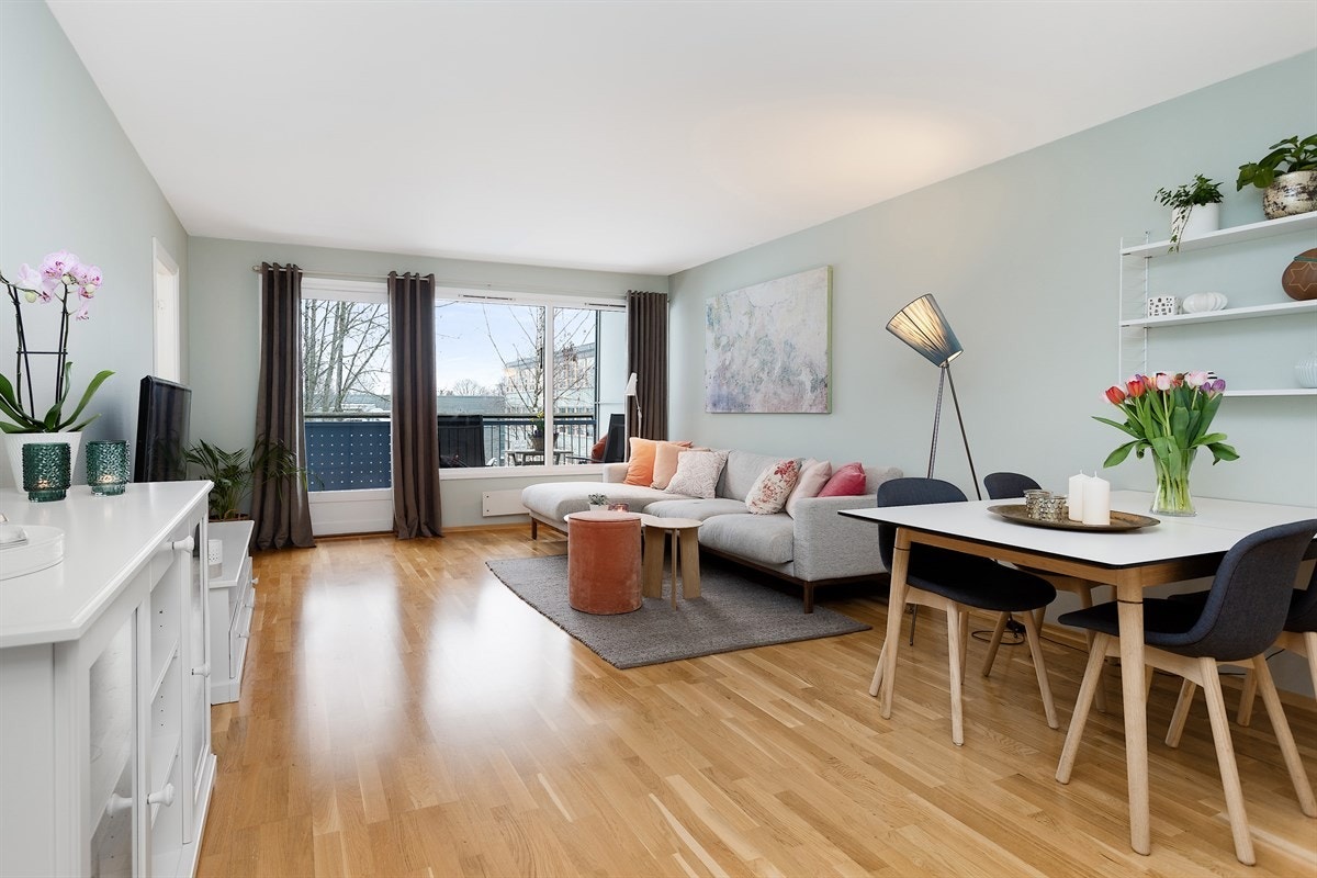 Velkommen til Hovseterveien 84 - en lys og luftig 2-roms leilighet som har nærhet til marka, samtidig som Oslo sentrum er en t-bane tur unna Galleribilde