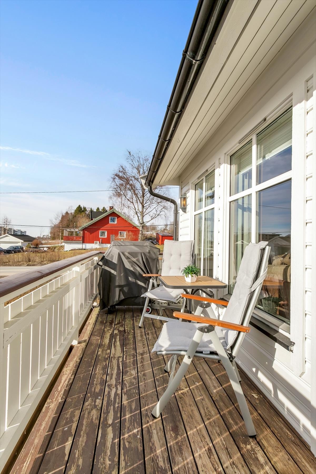 Balkong vendt mot syd på 7 kvm. Her kan solen nytes! Galleribilde